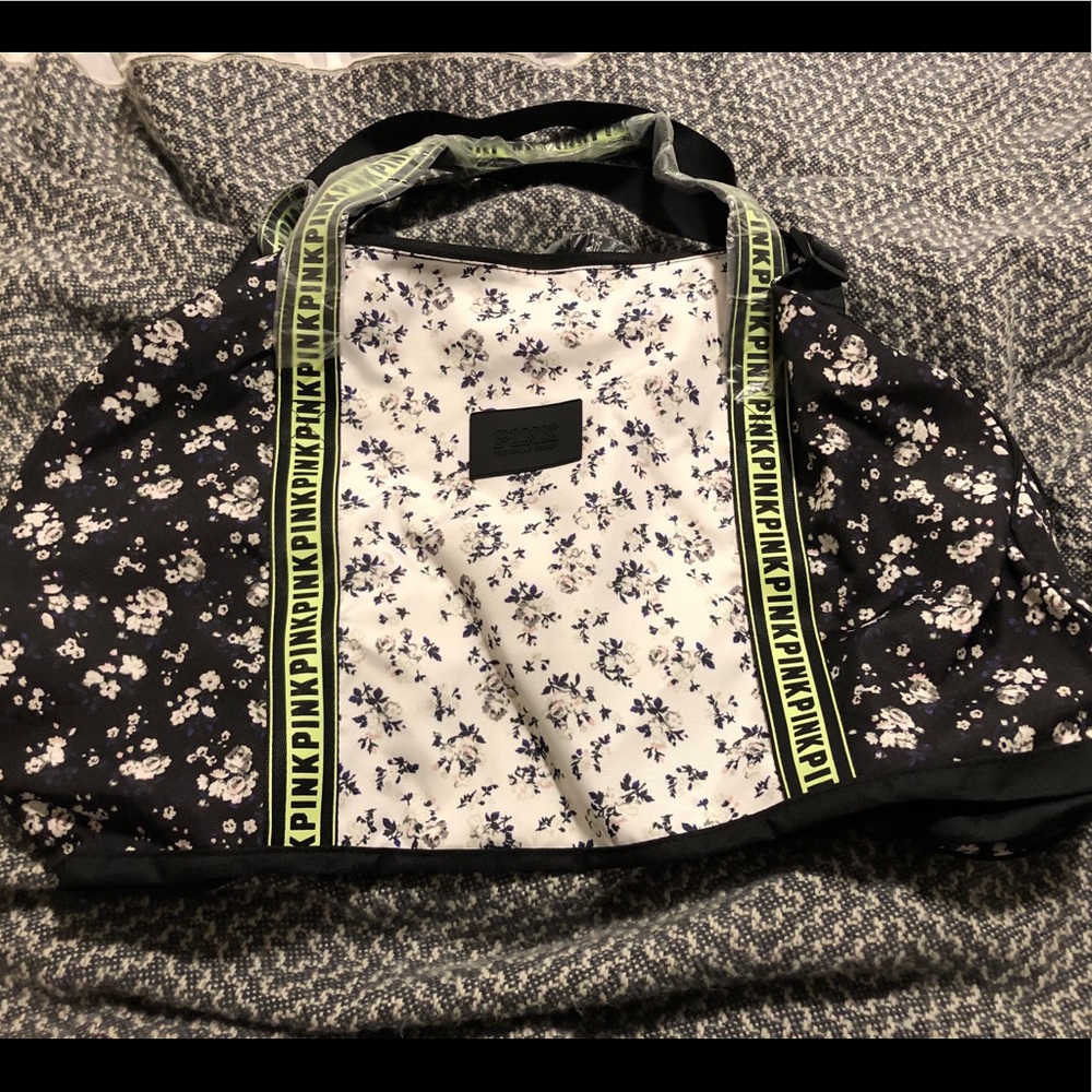 Vs pink duffle bag